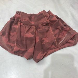 Red Camo Lululemon Hotty Hot 2.5" Shorts